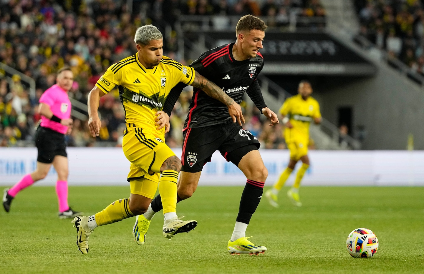 D.C. United, up a goal and a man, draws with Columbus