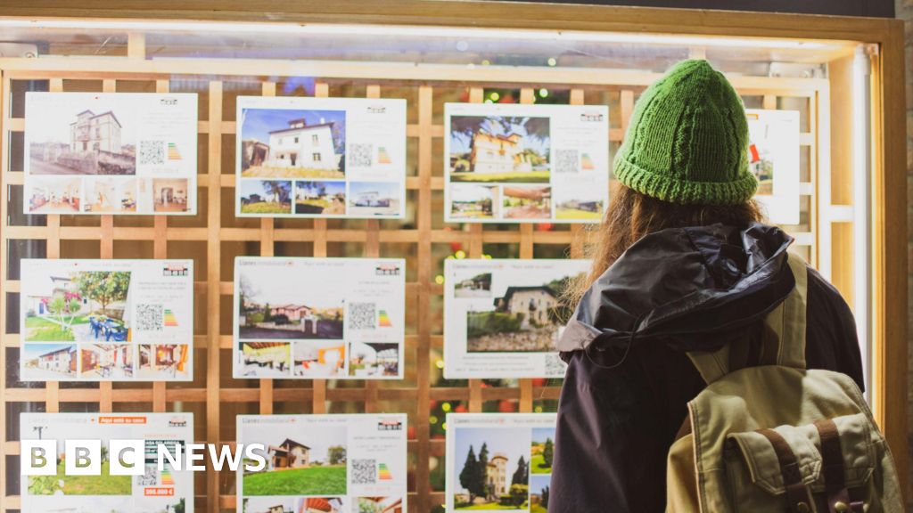 House prices at new high ahead of stamp duty change, says Halifax