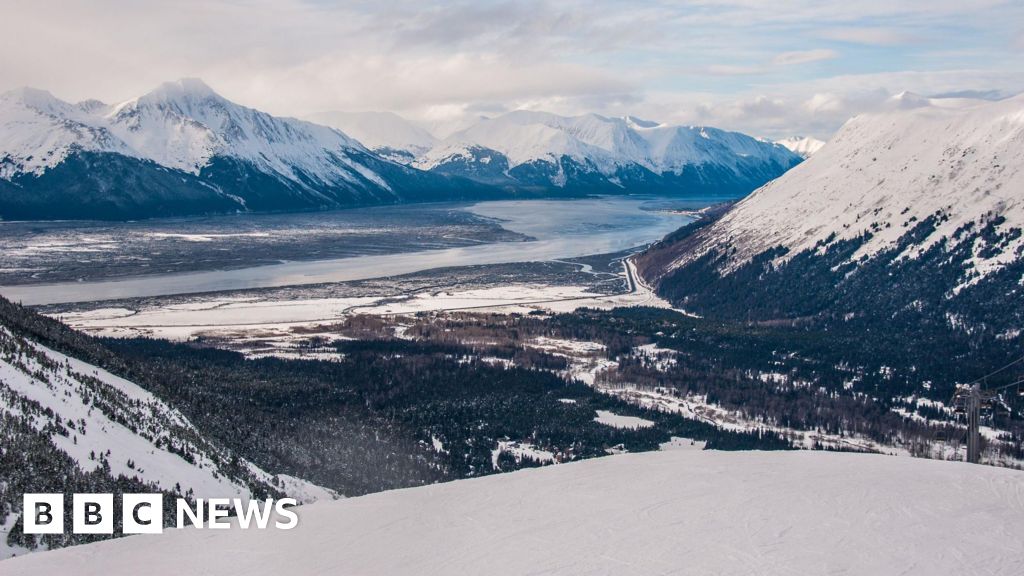 Three heli-skiers feared dead on mountain