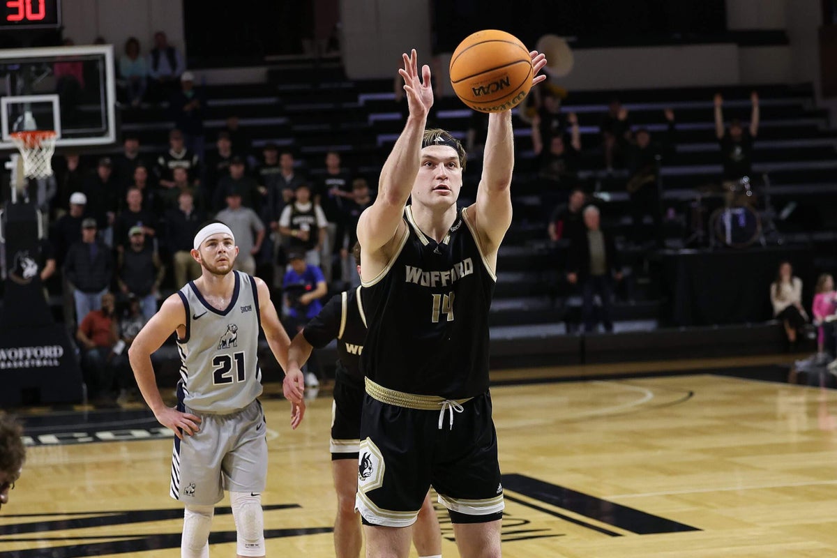 March Madness, Wofford and the 6-9 center who shoots free throws underhand