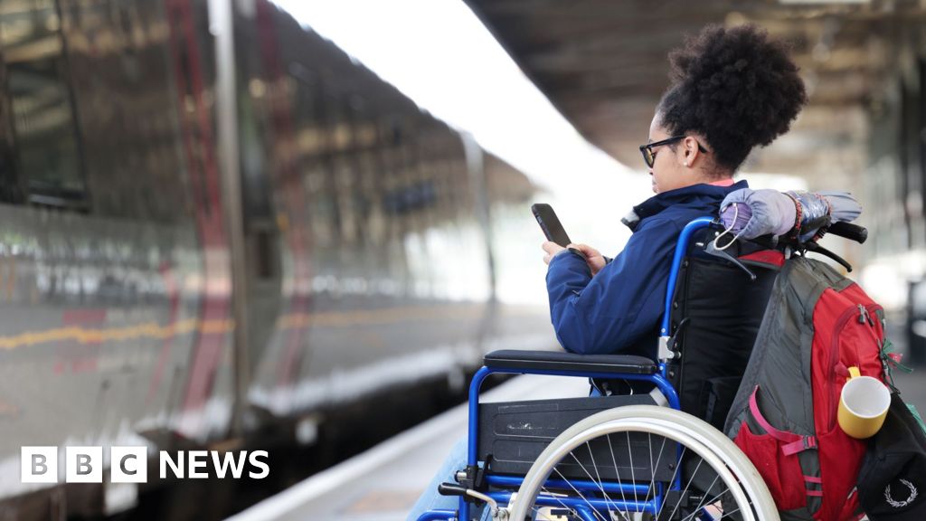 Disabled transport access a “national embarrassment”, MPs warn