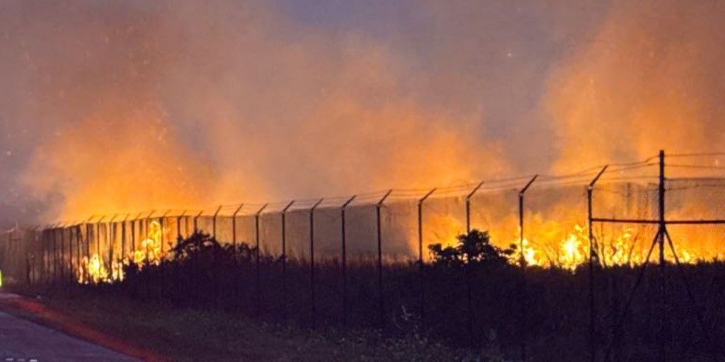 Florida wildfire forces closure of 18-Mile Stretch for second straight day, severing tie to Keys