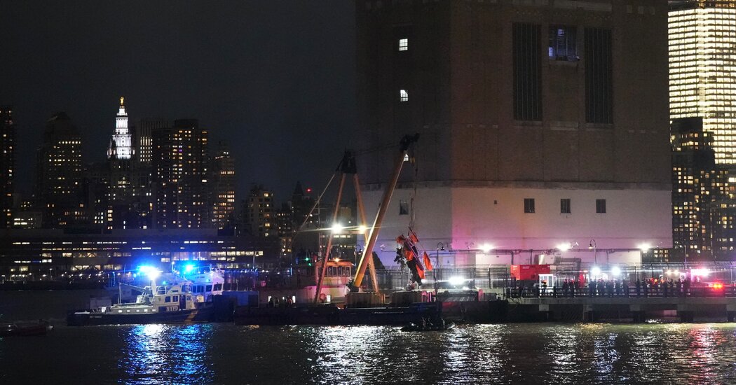 N.Y.C. Helicopter Company Shuts Operations After Deadly Crash, F.A.A. Says