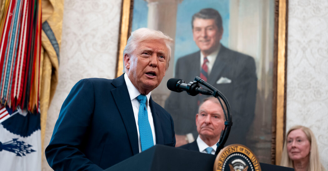 Trump Offers a Private Dinner to Top 220 Investors in His Memecoin