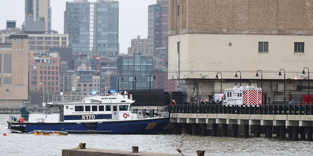 6 dead after helicopter crashes into New York City’s Hudson River, officials say