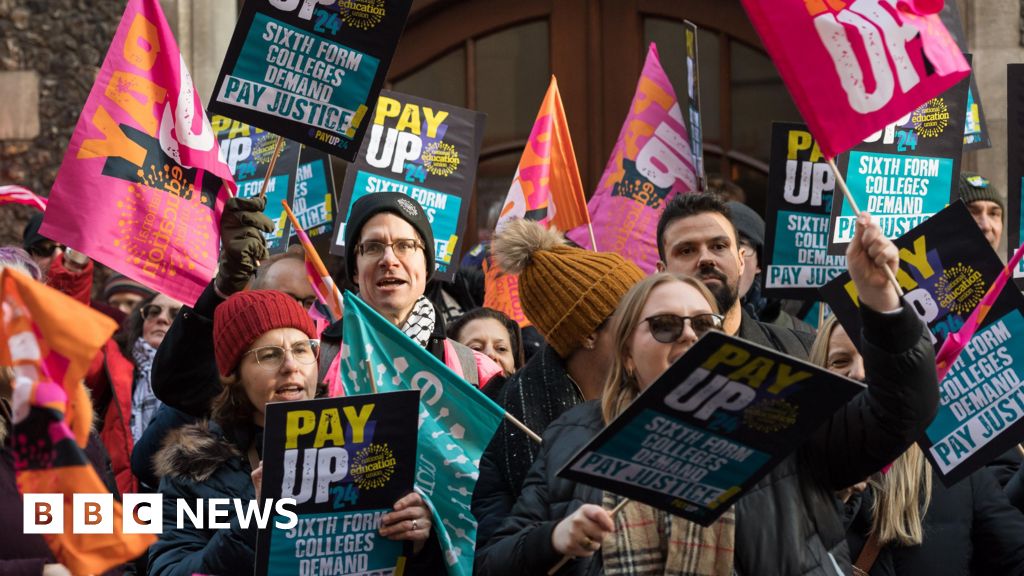 Public sector workers offered up to 4.5% pay rises