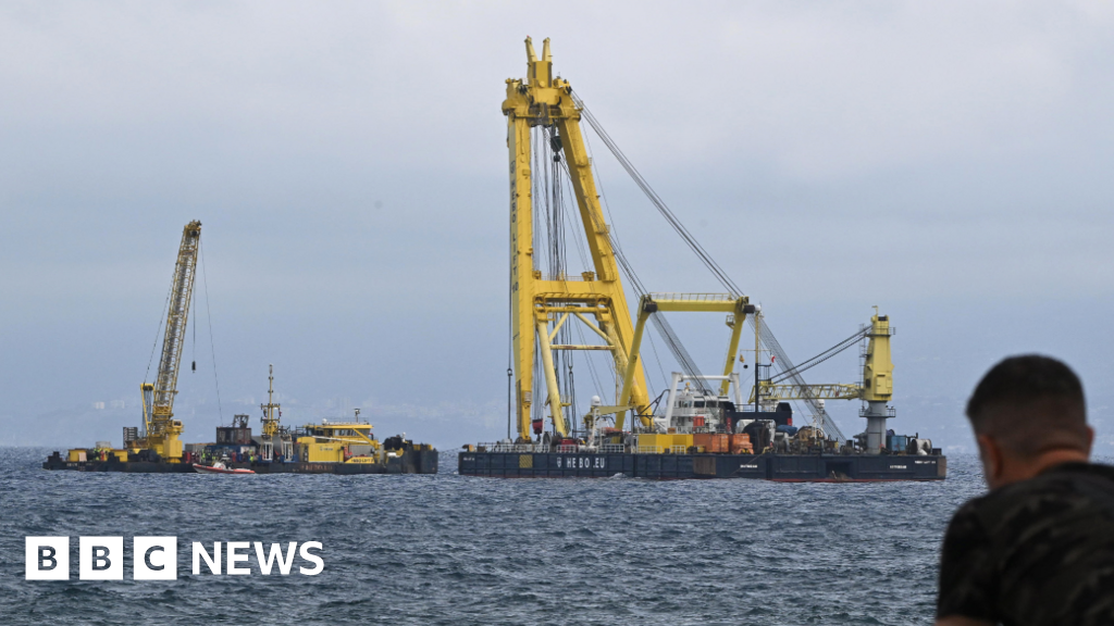 Diver dies working on tycoon’s sunken superyacht