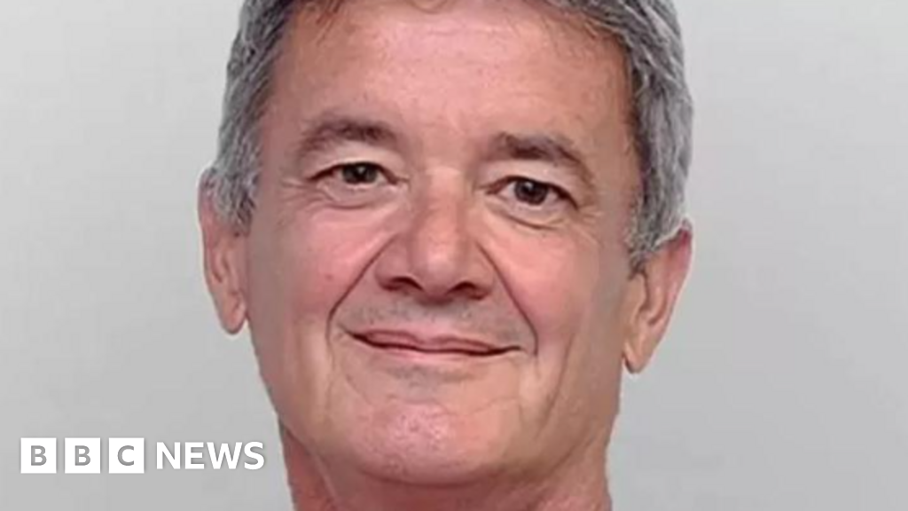 Doctor Tony Dixon faces claims over artificial mesh records