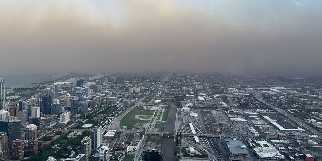 Chicago hit by dust storm