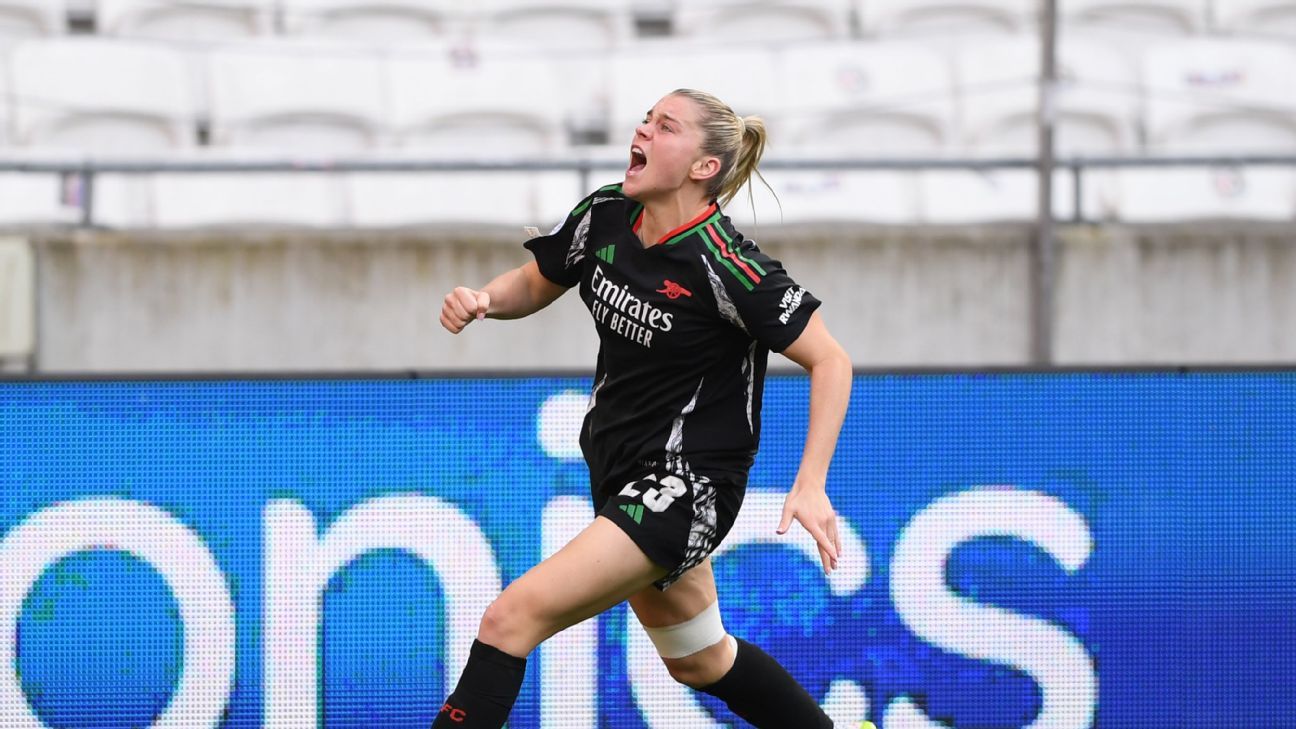 Arsenal’s Alessia Russo wins Women’s FWA Player of the Year