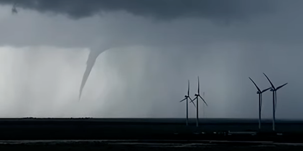 Thunderstorms roll through areas still recovering from rounds of severe weather