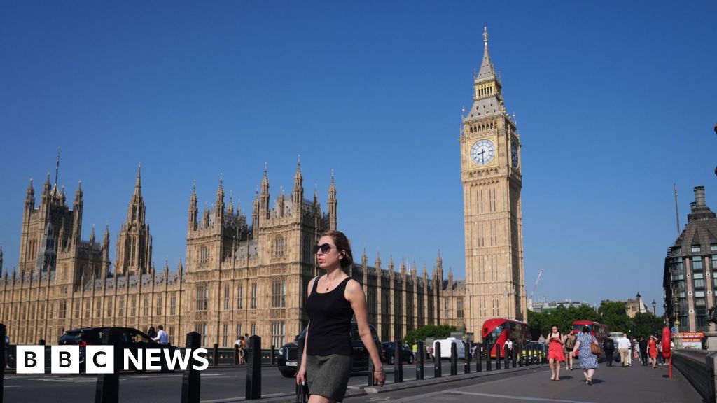 30C heatwave approaches as amber health alerts in place