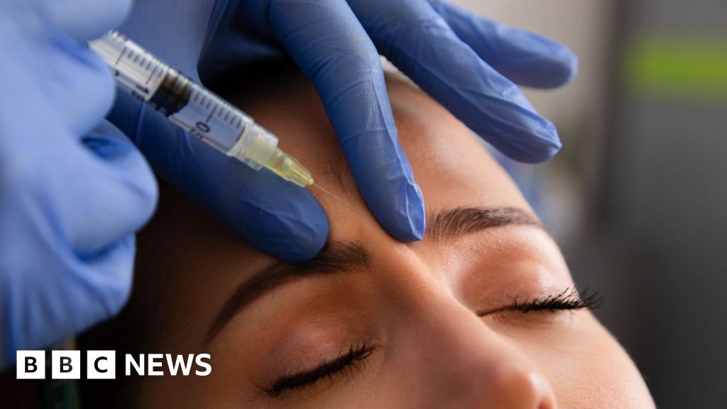Warning over fillers and botox being offered in public toilets