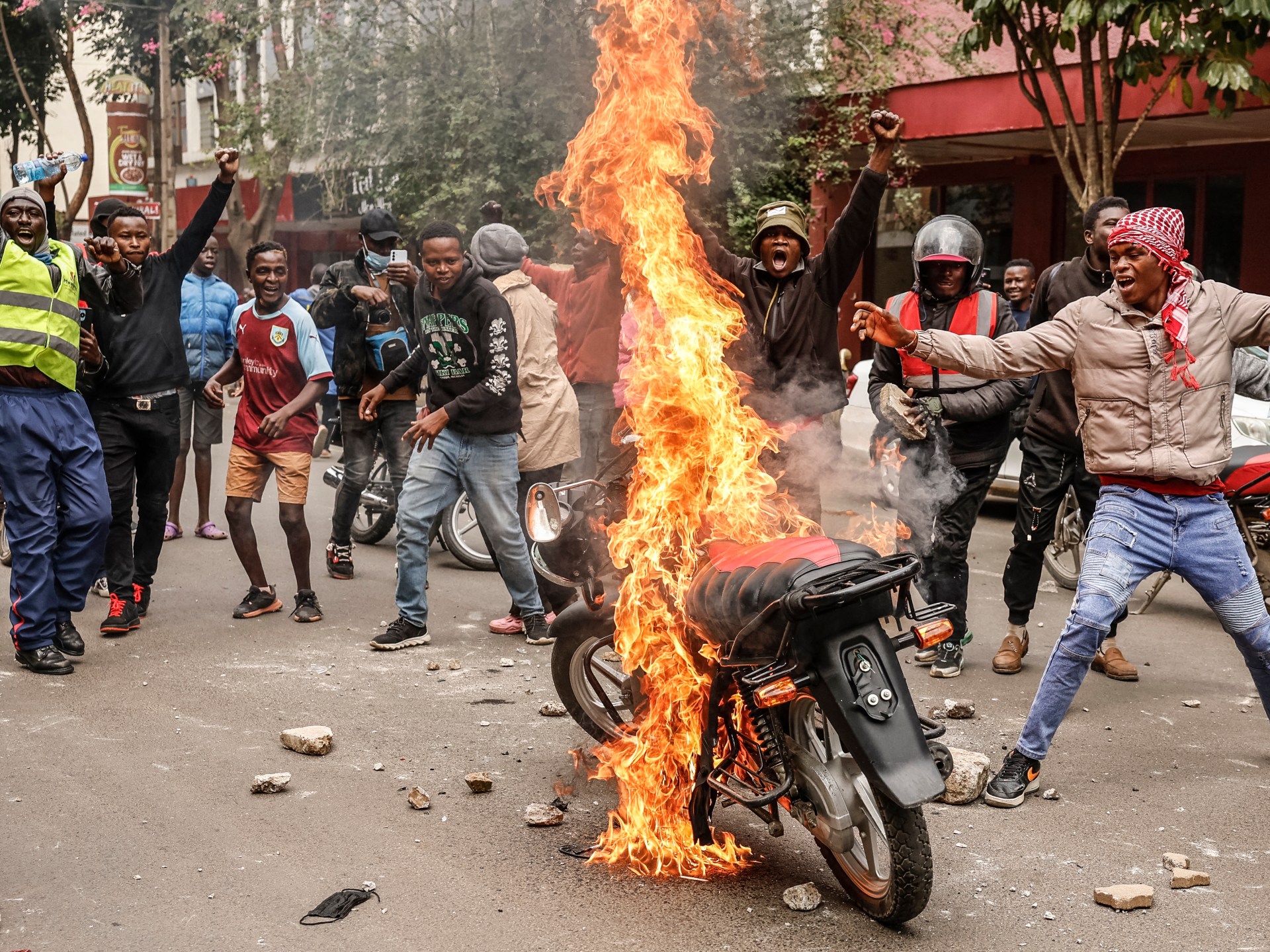 Kenyan police shoot bystander at close range during latest protests | Protests News