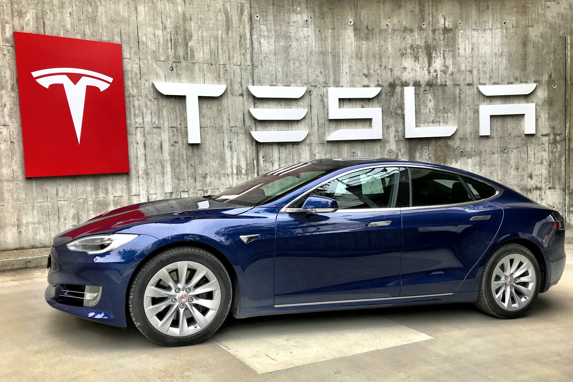 Tesla’s US Registrations Plummet 16% in April as Sales Woes Continue