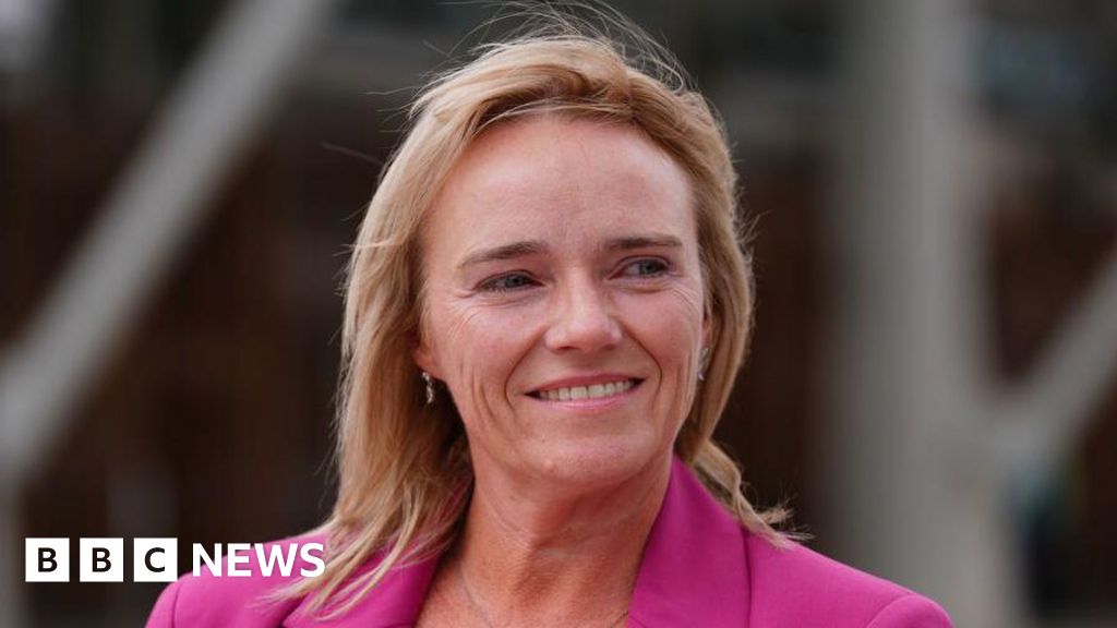 Trans changing room row nurse cleared of misconduct as tribunal resumes