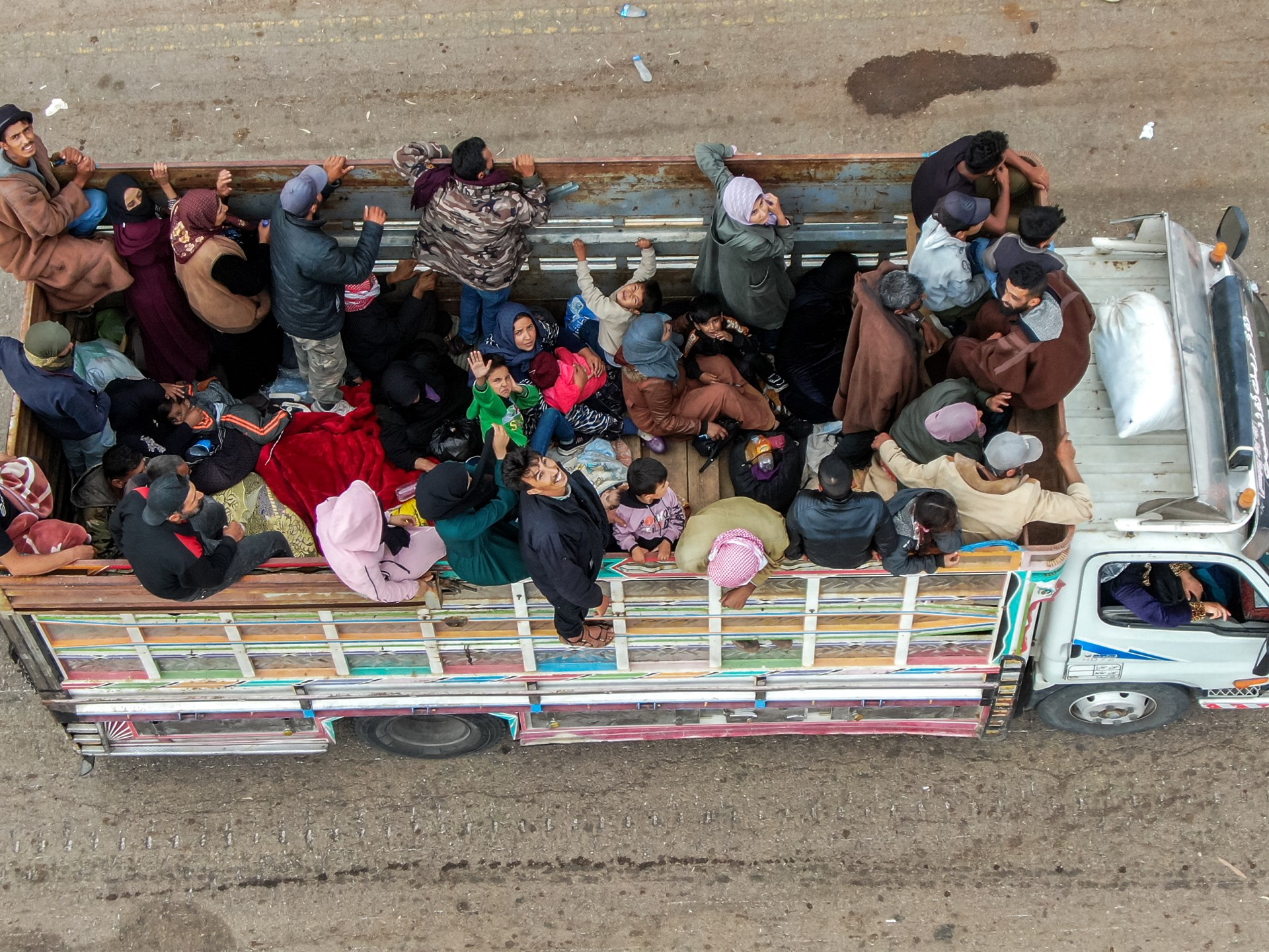 Syria evacuates Bedouins from clashes-hit Suwayda as shaky ceasefire holds | Conflict News