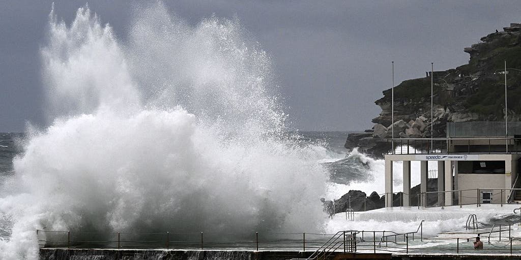 Powerful ‘bomb cyclone’ slams Eastern Australia