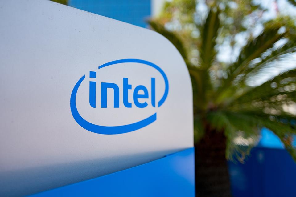 Intel Stock Rises on Reports US Government Is Considering Taking a Stake