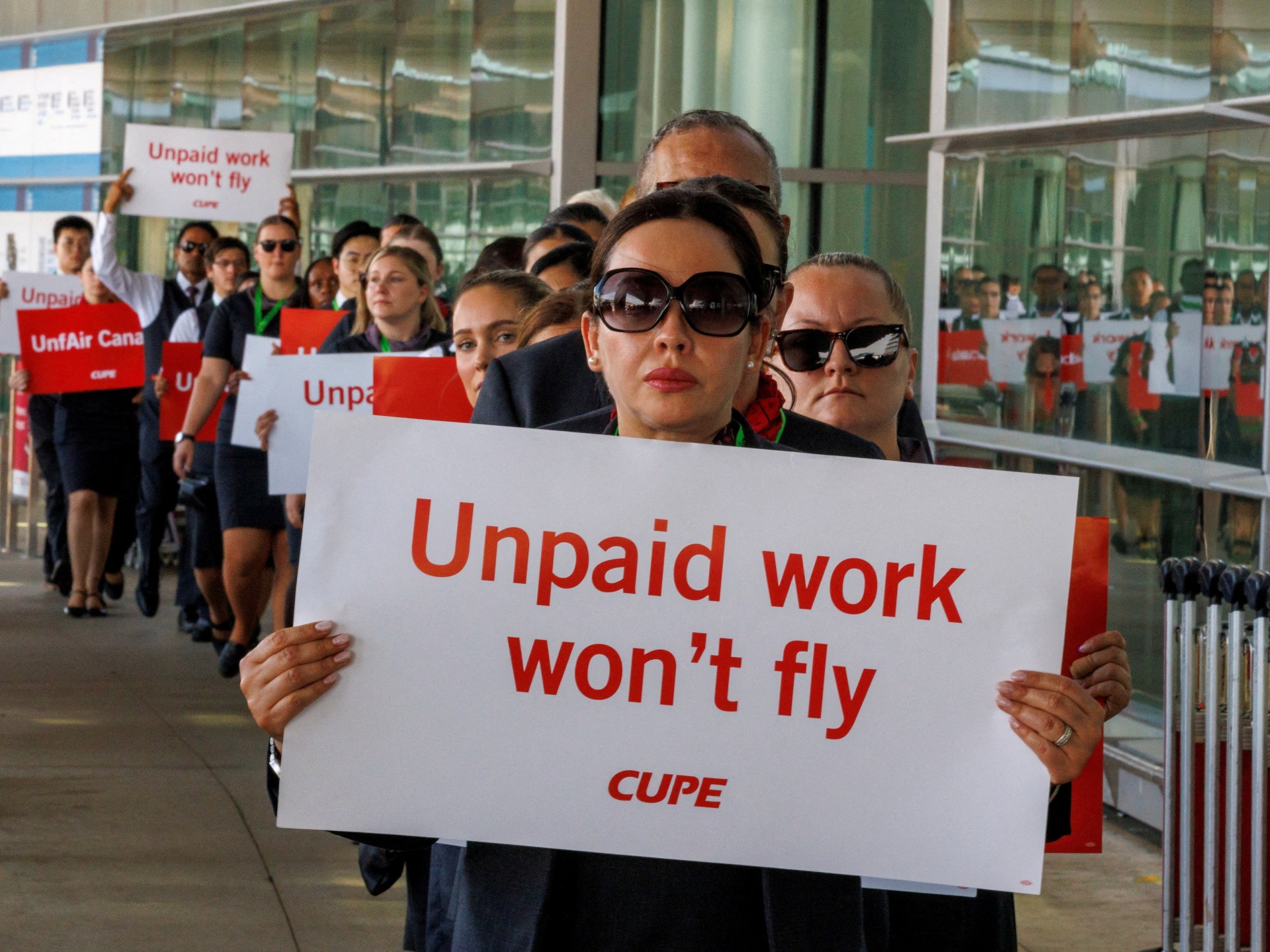 Air Canada flight attendants hold controversial wage vote | Workers’ Rights News