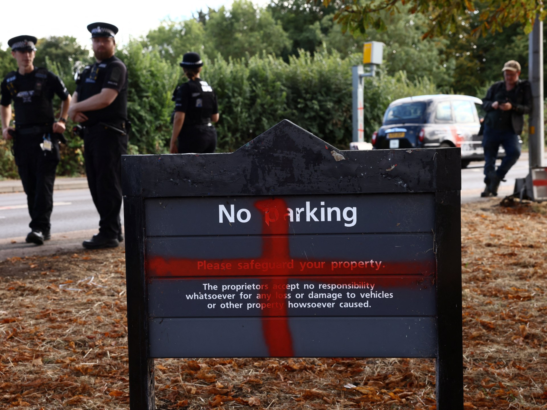 UK Muslims report vandalism, attacks amid controversial flag campaign | Racism News