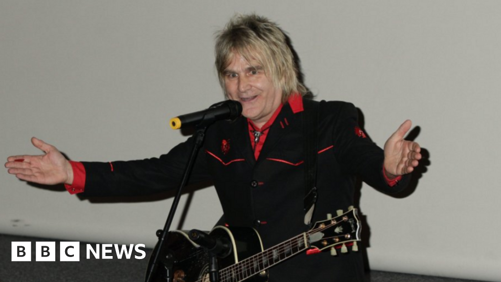 Hikers join ‘rock and stroll’ in Mike Peters’ memory in Dyserth