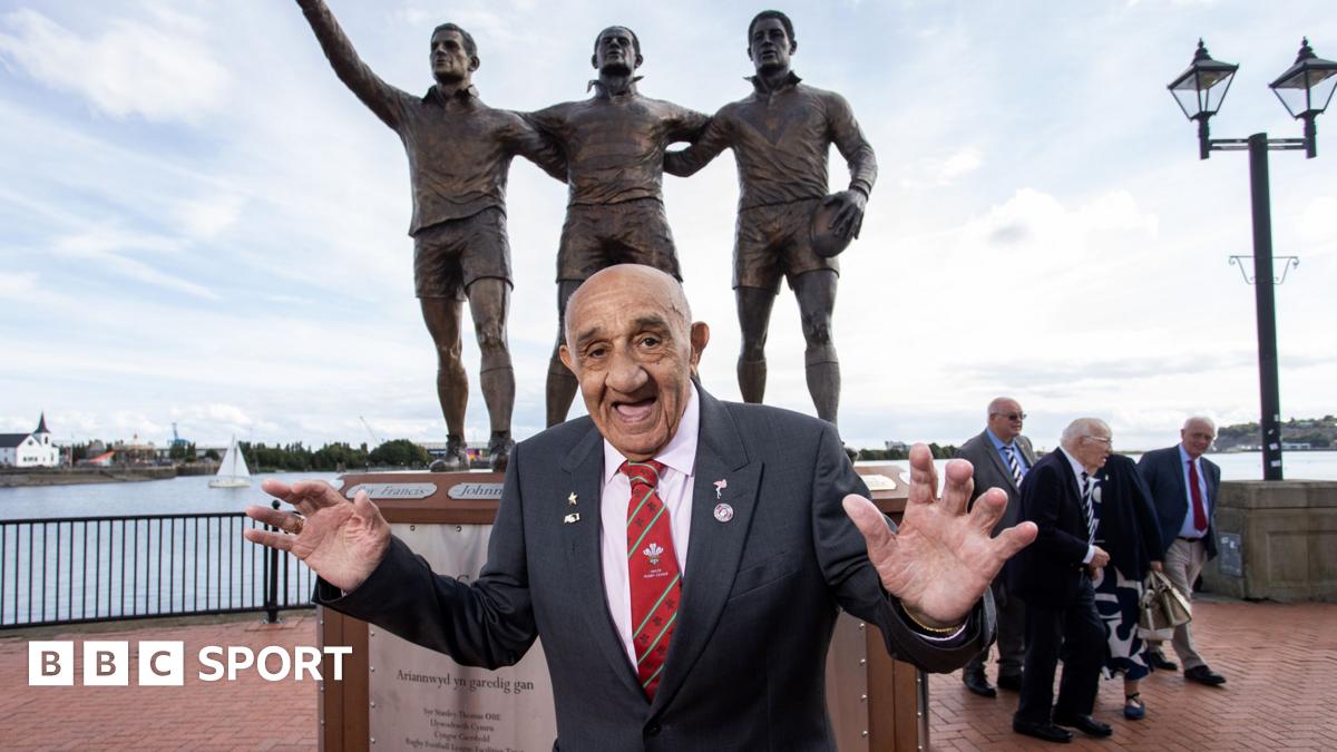 Welsh sporting statues show 18 men but no women