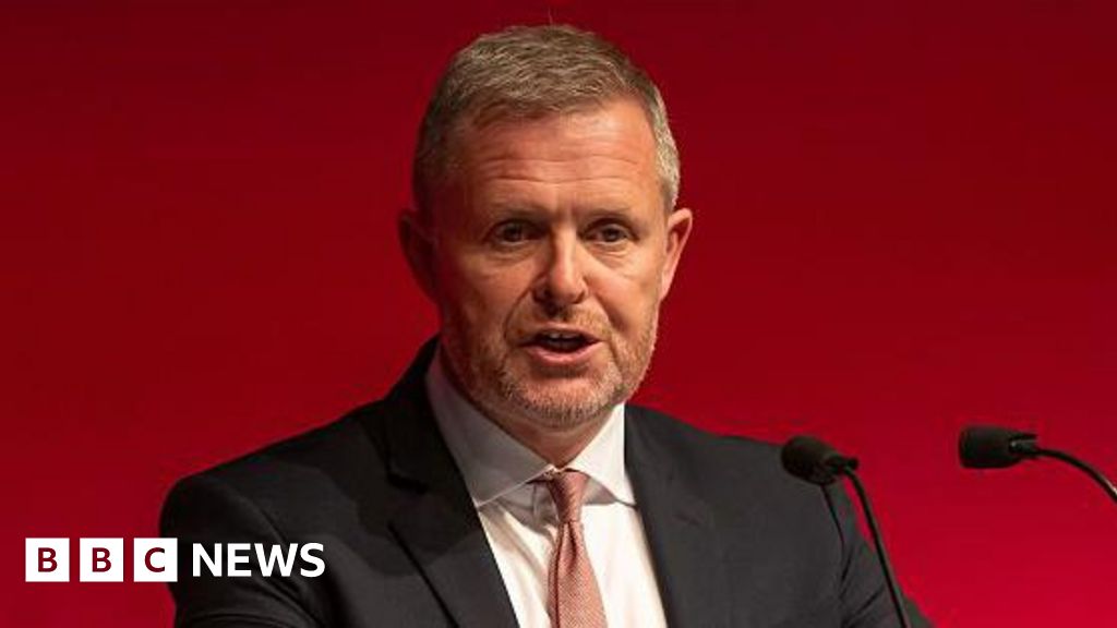 Labour accused of manipulating NHS waiting figures