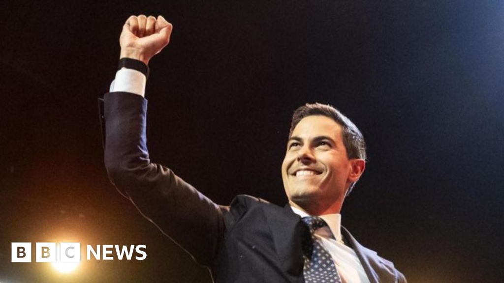 Dutch centrist liberals neck and neck in close finish with populist Wilders