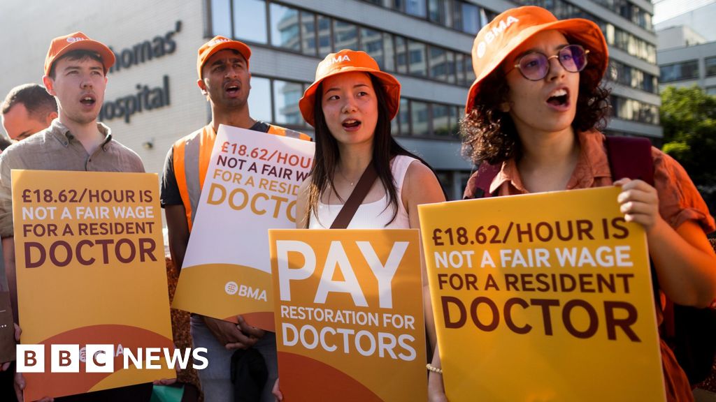 Resident doctors begin 13th strike as pay dispute in England conitnues