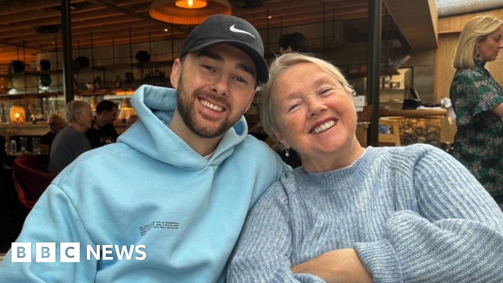 Pauline Quirke still funny and recognises us say family, in dementia update