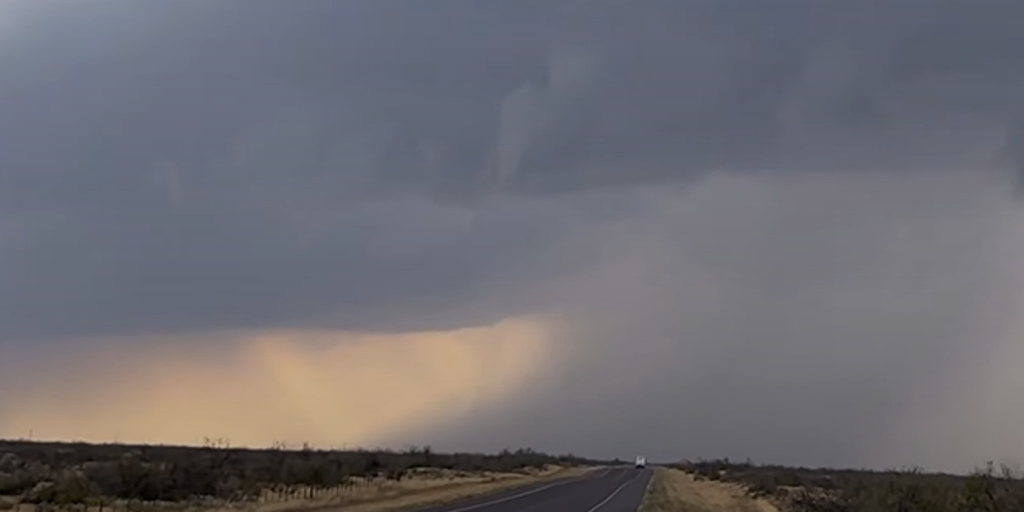 Flooding rain and severe storms soak Texas ahead of Thanksgiving travel