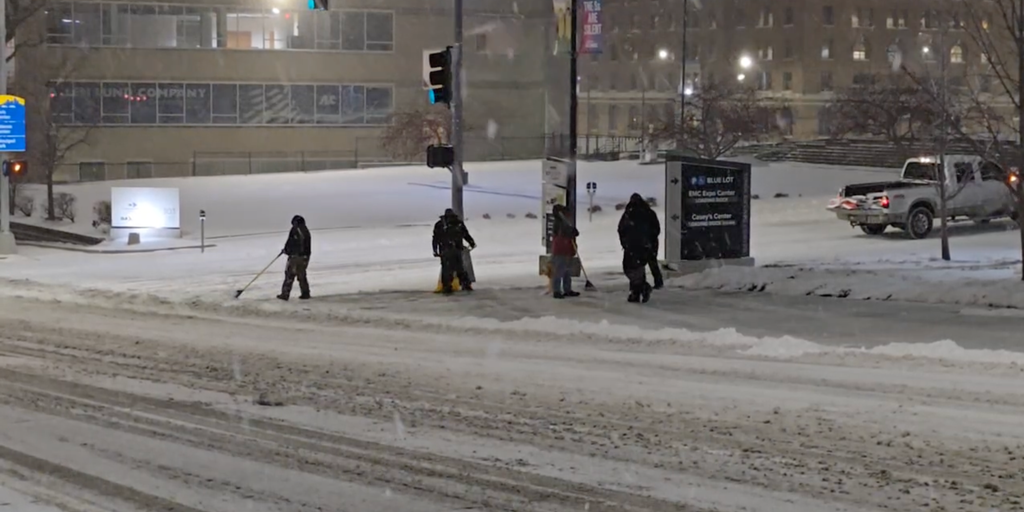 Major winter storm slams Midwest with snow, travel troubles