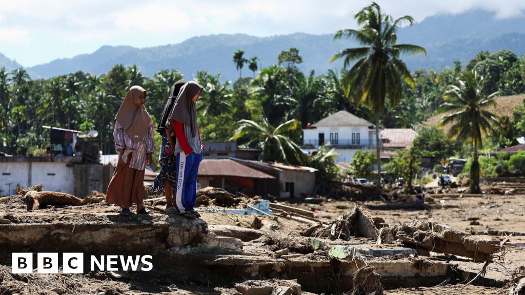 Indonesia floods death toll passes 500