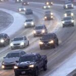 Cwestiynu penderfyniad i roi arian cyhoeddus i Glwb Pêl-droed Wrecsam