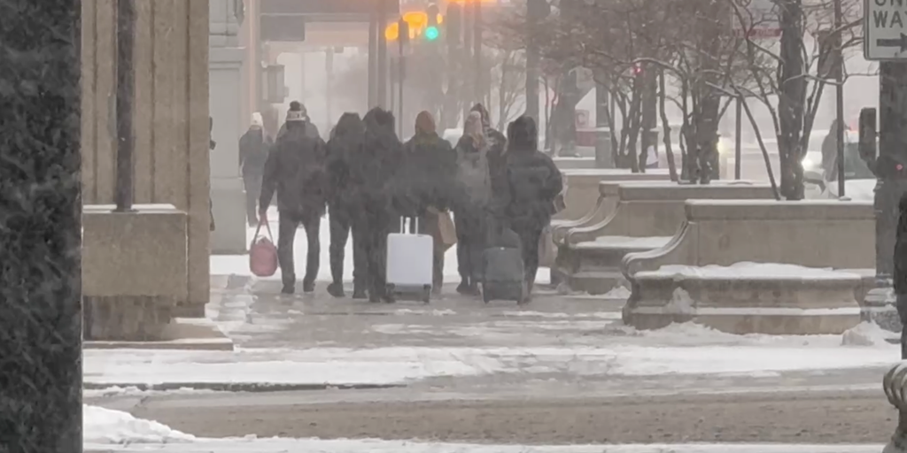 Fast-moving clippers threatens Midwest to Northeast with more wintry weather