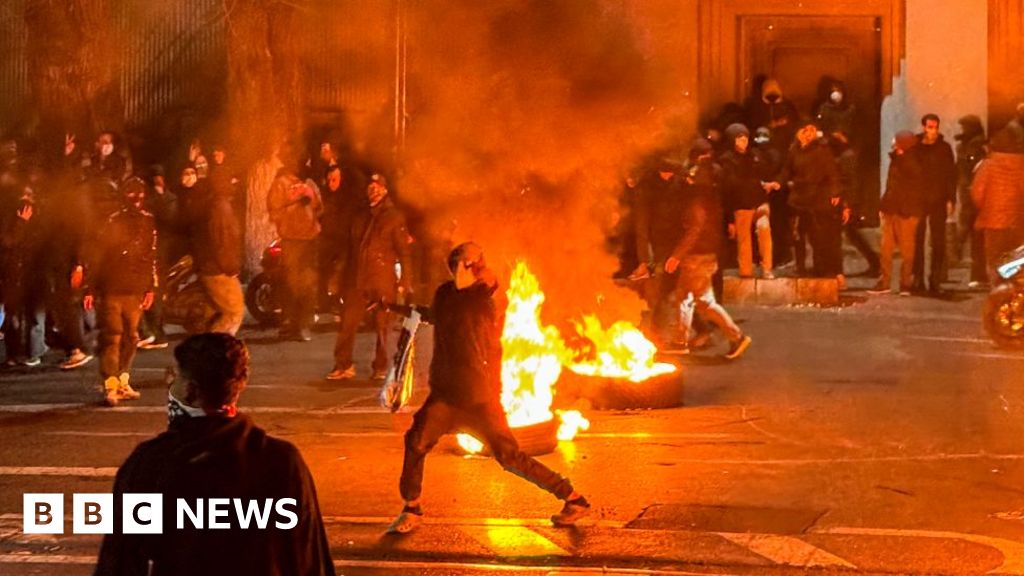 Iran medics describe hospitals overwhelmed with dead and injured protesters