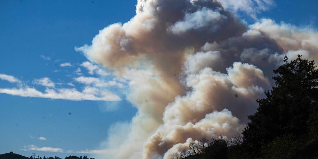 Santa Ana wind threat returns 1 year after LA wildfire disaster